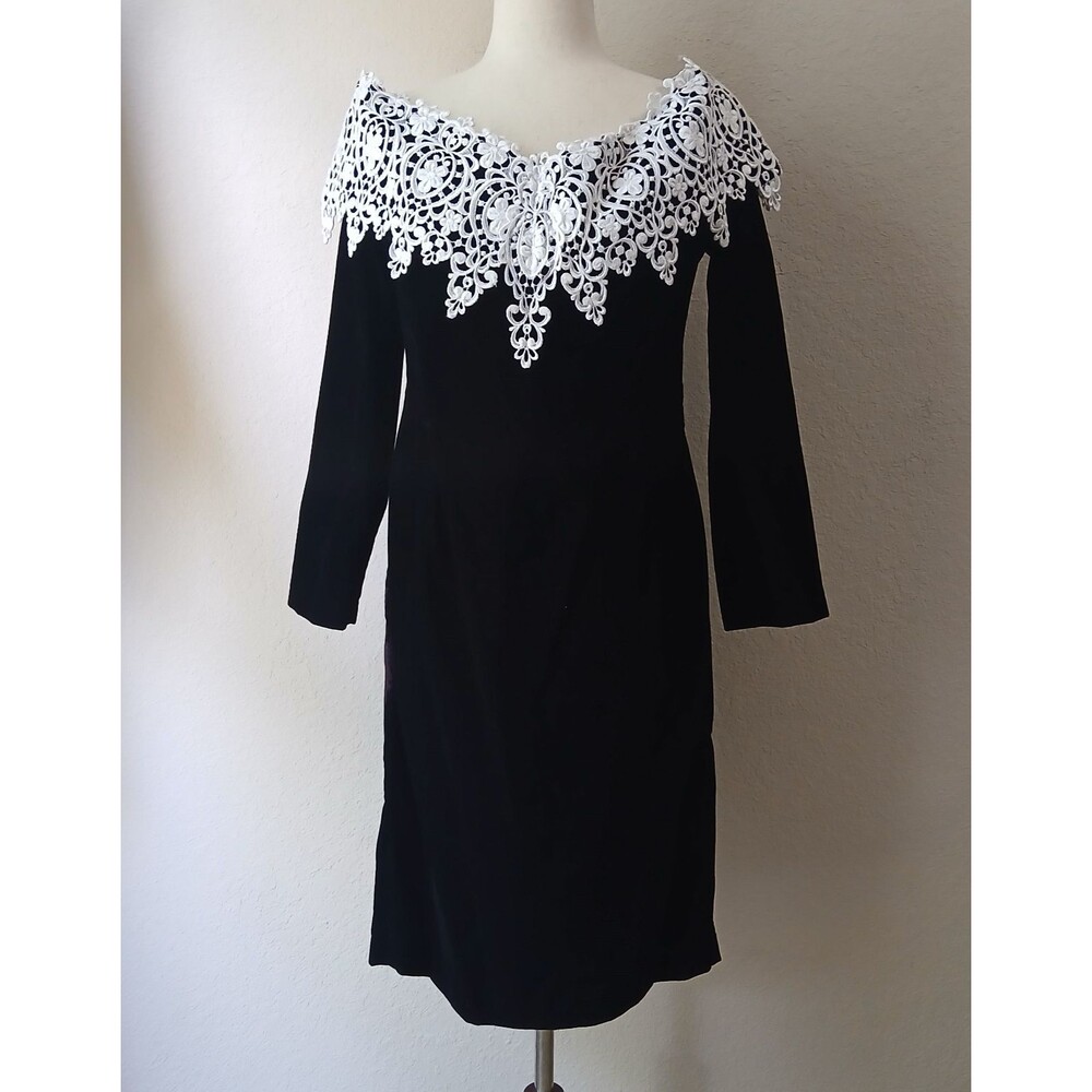 Vintage Scott McClintock Dress Womens Medium Black Velvet Embroidered Sheath 90s